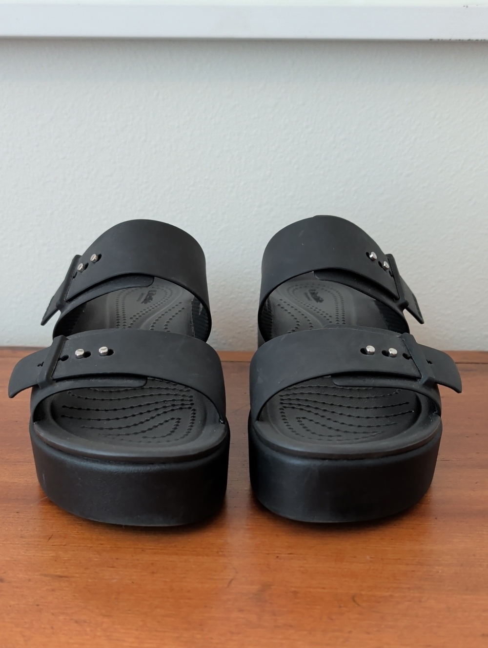 CROCS Brooklyn Buckle Low Wedge Sandal - Size 8 - Picture 2 of 11